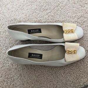 Never worn leather Bally bone pumps in size 61/2